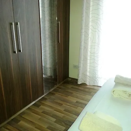 Villa Satin Gold